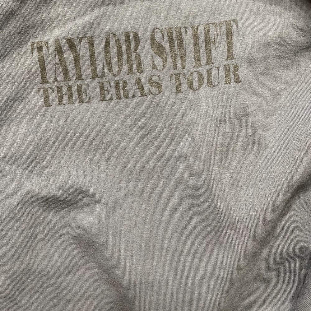Official Swift ERAS Tour 2023 - NEW Blue Crewneck - Picture 4 of 6